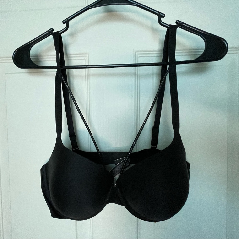 Cross strap bra